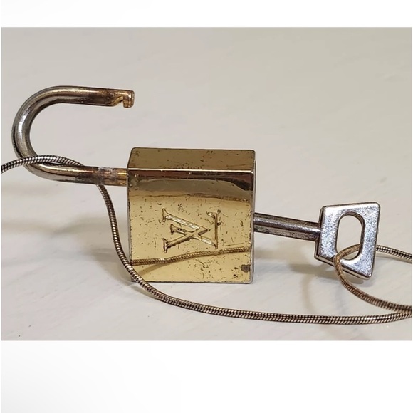 Louis Vuitton rare lock and key set bundle - Picture 5 of 15
